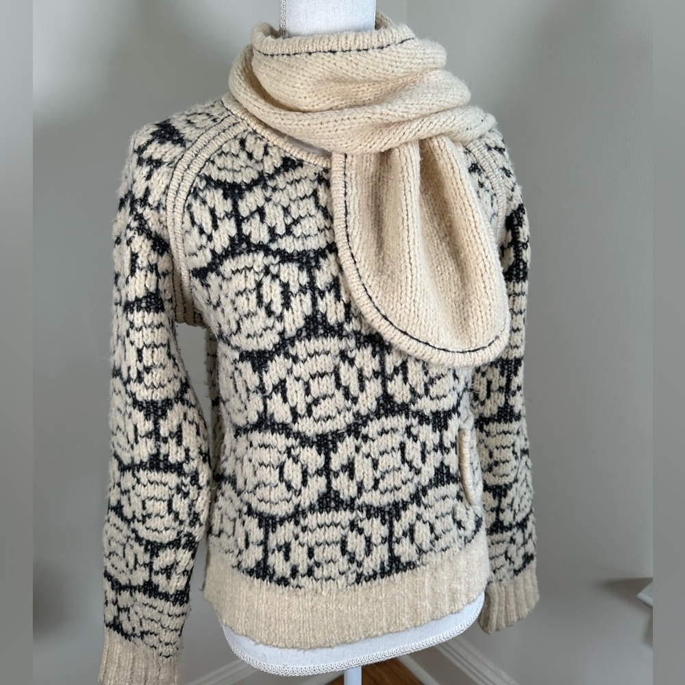 CHANEL Wool & Camel Hair Sweater Scarf size 42 Medium